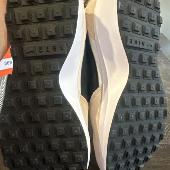 Nike Women's Waffle Debut Casual Shoes DH9523-102 Black Phantom White Sz 11.5 - Picture 6 of 9